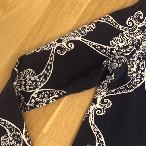 Lilly Pulitzer Kissing Seahorse Jodie V-neck Longsleeve Blue and White Size XS - Picture 7 of 13